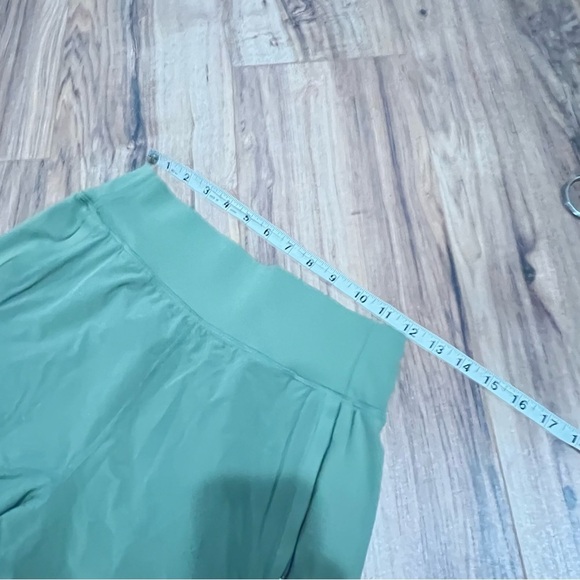 Athleta Run With It pant in Eucalyptus Olive - Picture 8 of 9